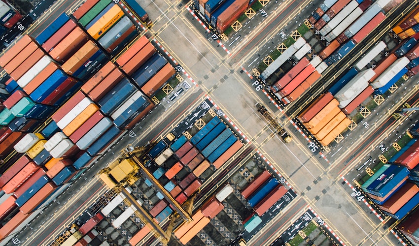 Air or Sea Freight: Which Should You Choose?